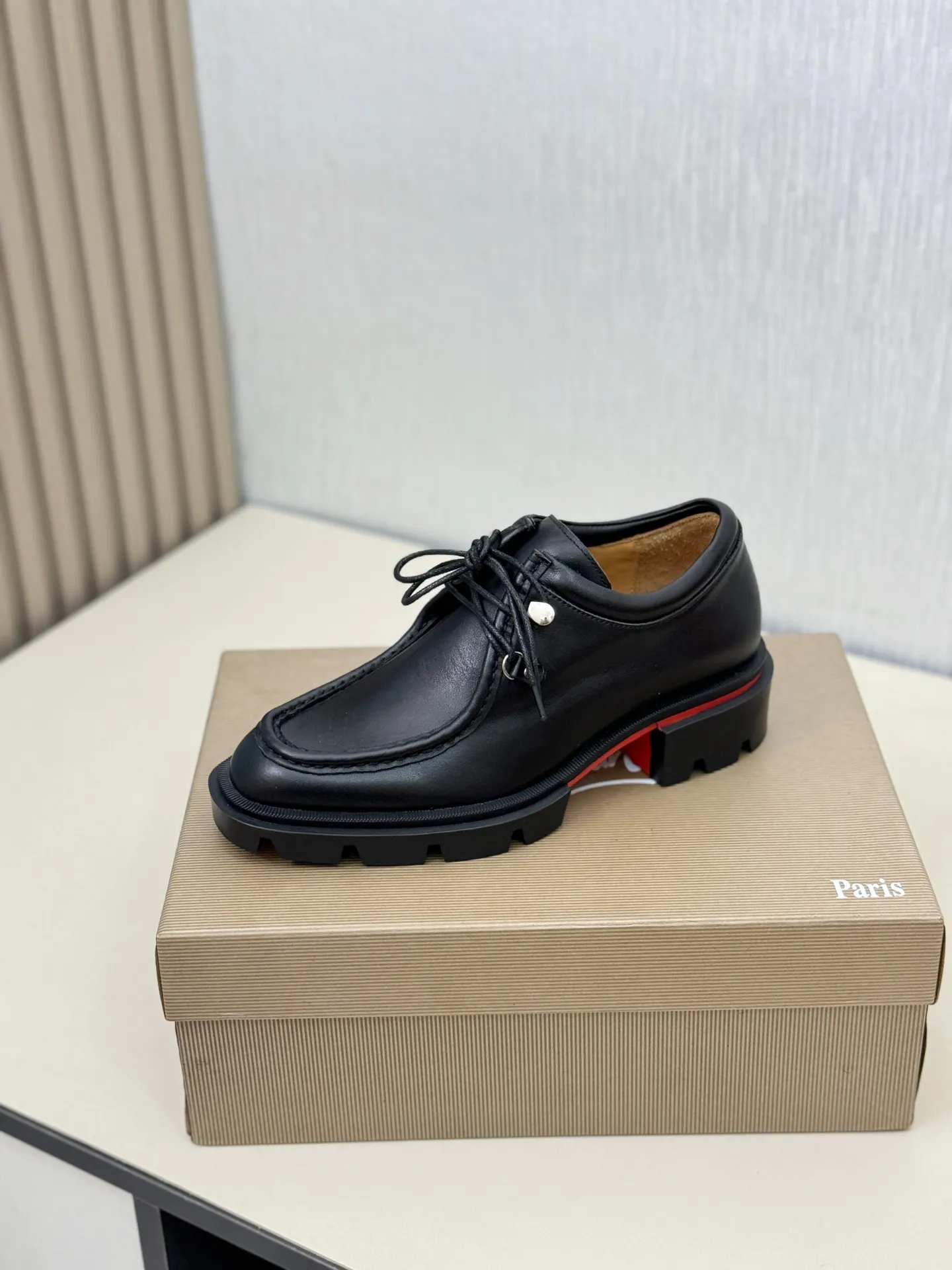 [CL～High-end men’s red-soled shoes] Top P: 880💰. Size: 39-44 (38.45.46 can be customized) 🆑Top original order purchasing agent Imported open-edge bead fabric and water-dyed cowhide inside 🉑️ Imported TPU rubber sole, wear-resistant and non-slip, full of European style.